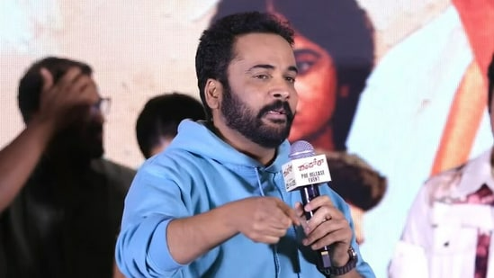 అప్పుడు మౌనం… ఇప్పుడు చర్యలా? శివాజీ వ్యాఖ్యలపై మహిళా కమిషన్ స్పందనపై తీవ్ర ప్రశ్నలు ?